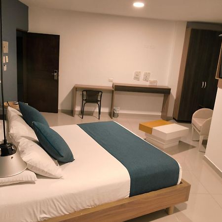 Hotel Quarta Avenida Монтерия Экстерьер фото
