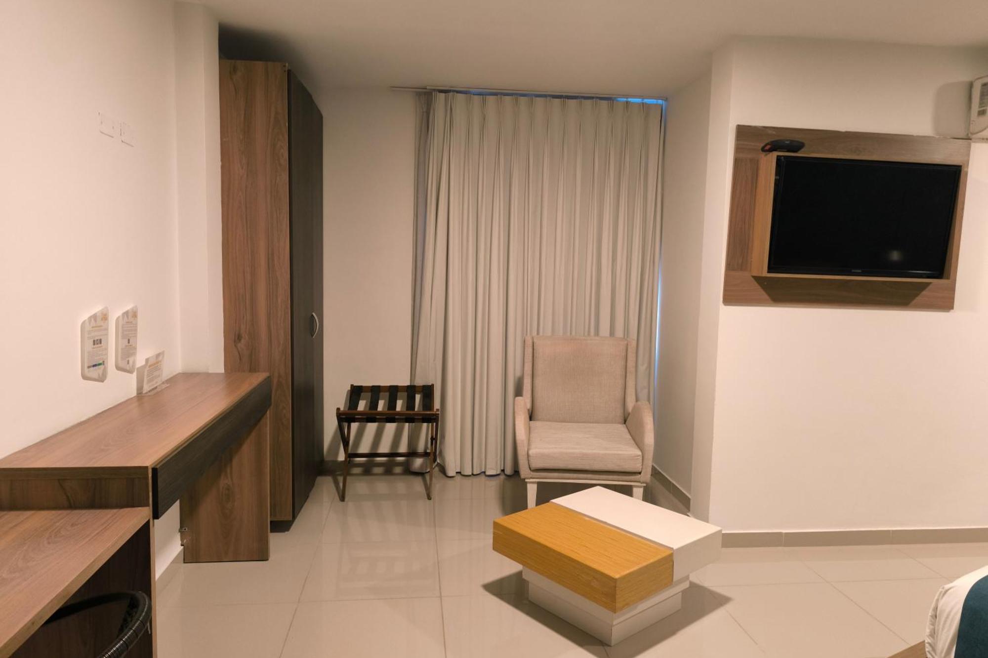 Hotel Quarta Avenida Монтерия Экстерьер фото