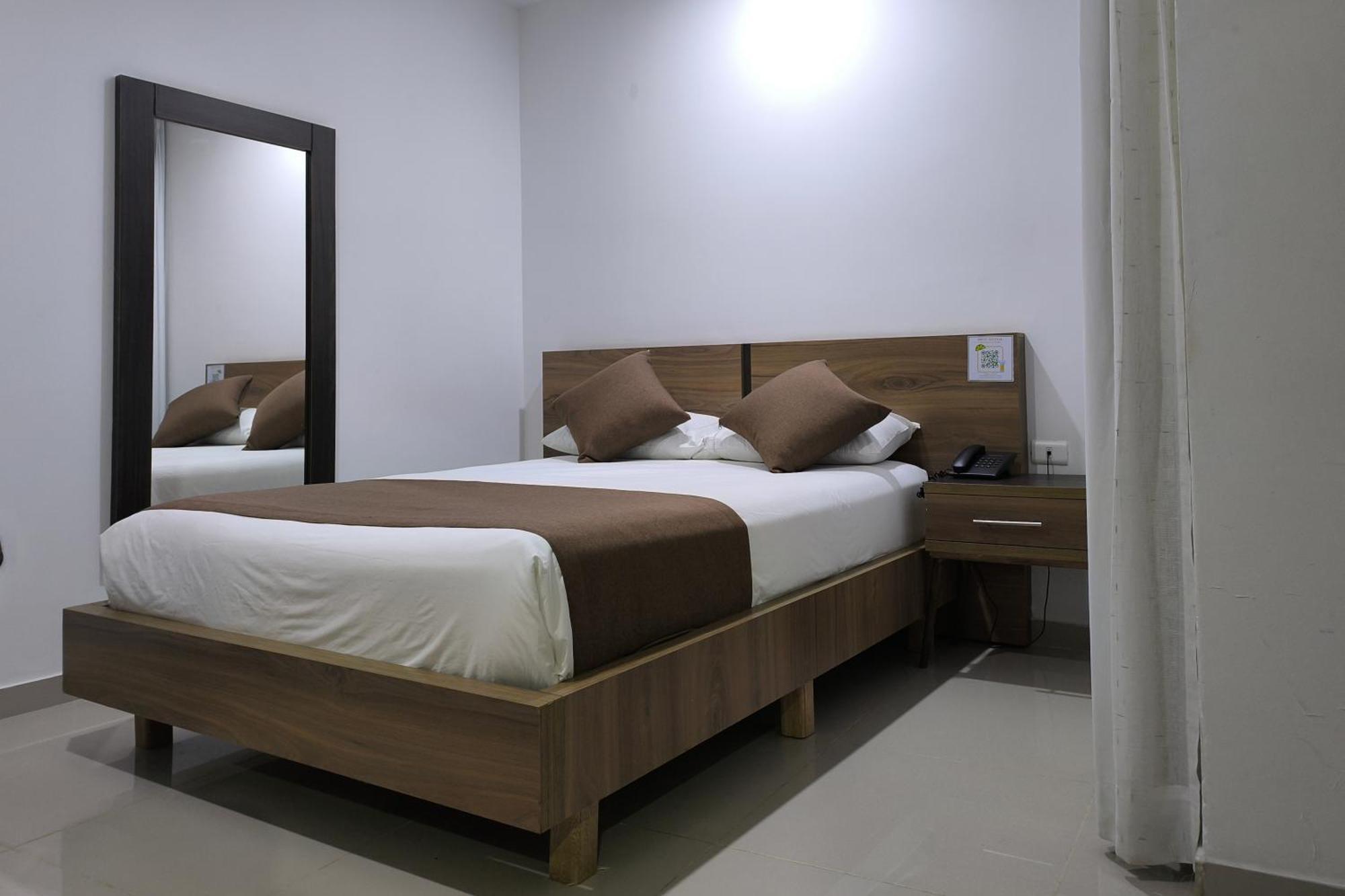 Hotel Quarta Avenida Монтерия Экстерьер фото